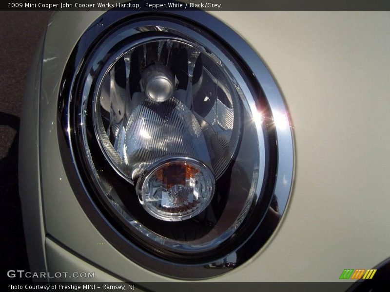 Pepper White / Black/Grey 2009 Mini Cooper John Cooper Works Hardtop