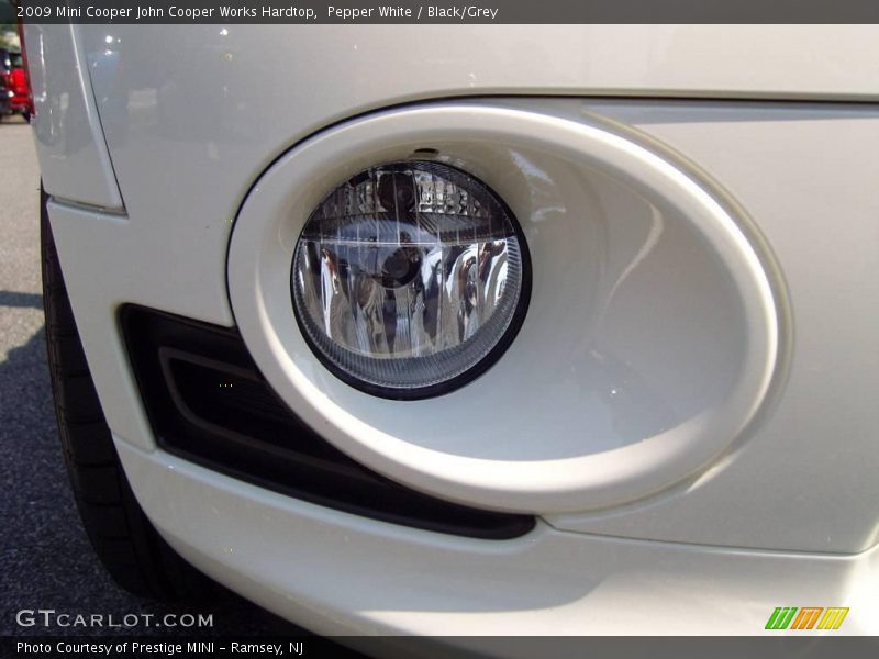 Pepper White / Black/Grey 2009 Mini Cooper John Cooper Works Hardtop
