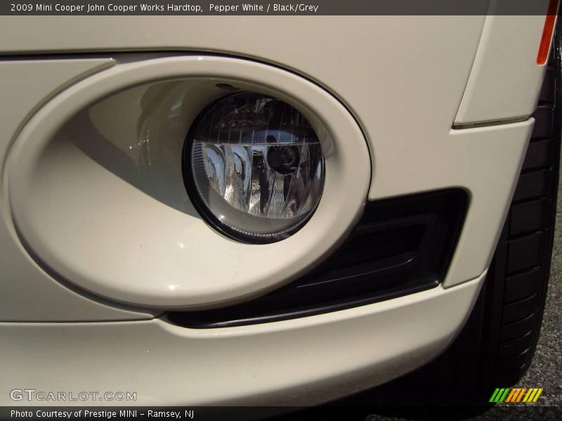 Pepper White / Black/Grey 2009 Mini Cooper John Cooper Works Hardtop