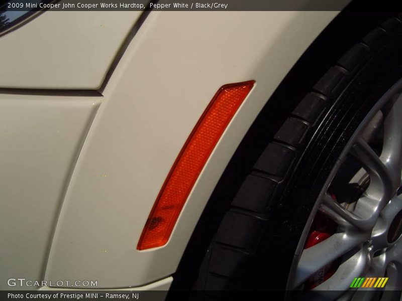 Pepper White / Black/Grey 2009 Mini Cooper John Cooper Works Hardtop