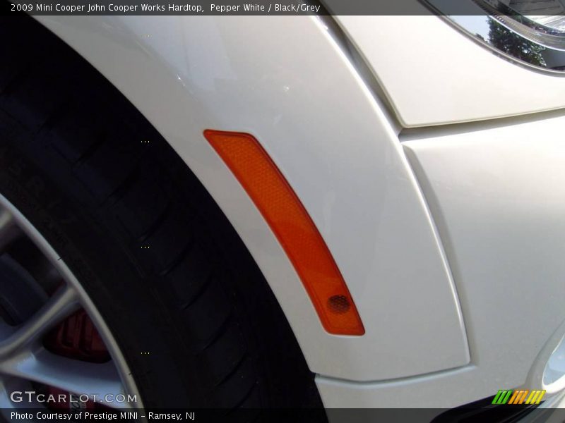 Pepper White / Black/Grey 2009 Mini Cooper John Cooper Works Hardtop