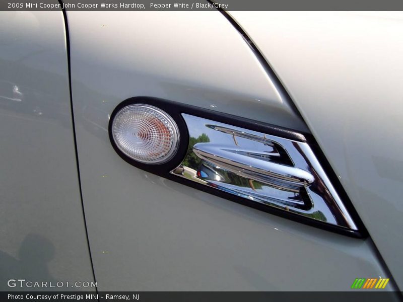 Pepper White / Black/Grey 2009 Mini Cooper John Cooper Works Hardtop
