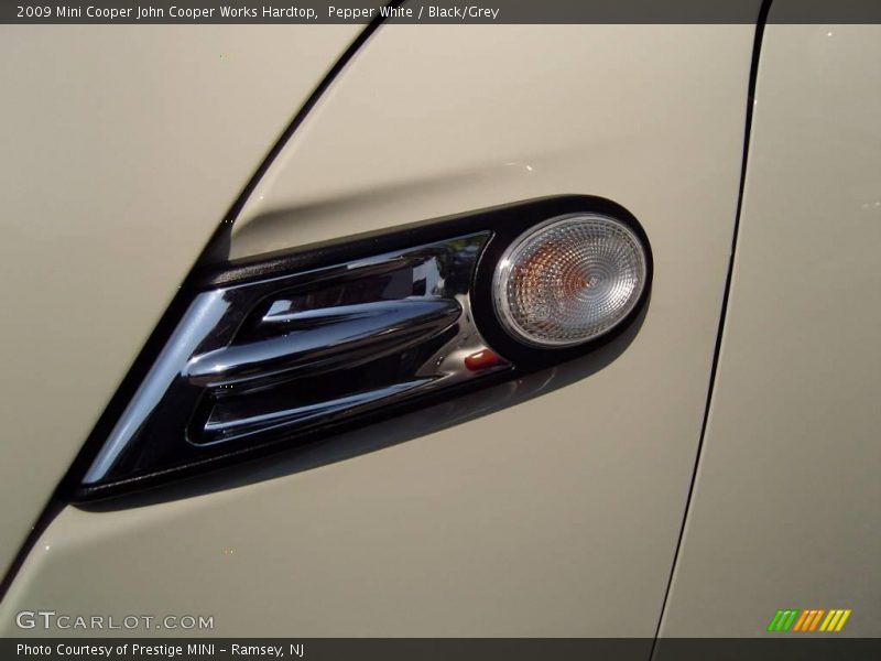Pepper White / Black/Grey 2009 Mini Cooper John Cooper Works Hardtop