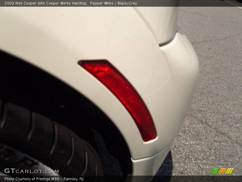 Pepper White / Black/Grey 2009 Mini Cooper John Cooper Works Hardtop