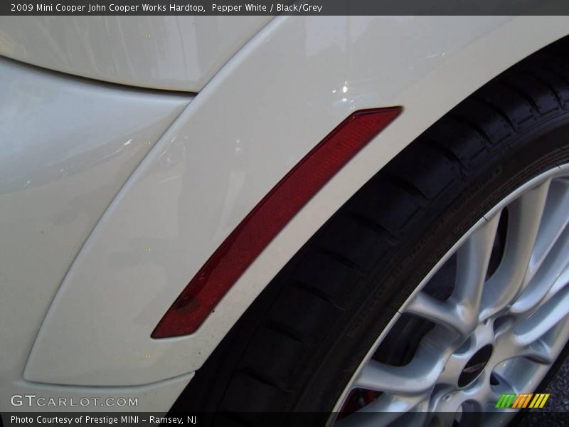 Pepper White / Black/Grey 2009 Mini Cooper John Cooper Works Hardtop