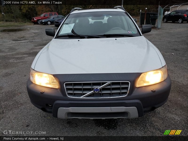 Ice White / Taupe 2006 Volvo XC70 AWD