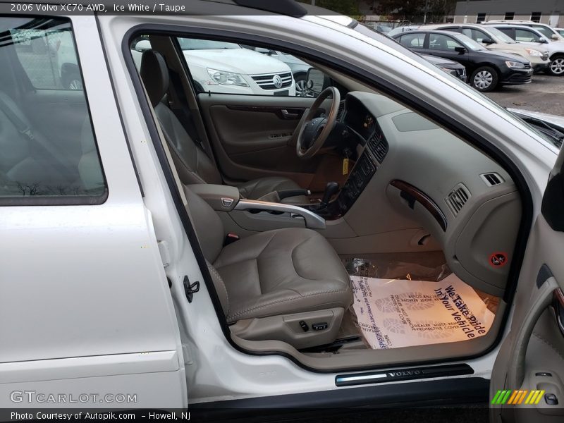 Ice White / Taupe 2006 Volvo XC70 AWD
