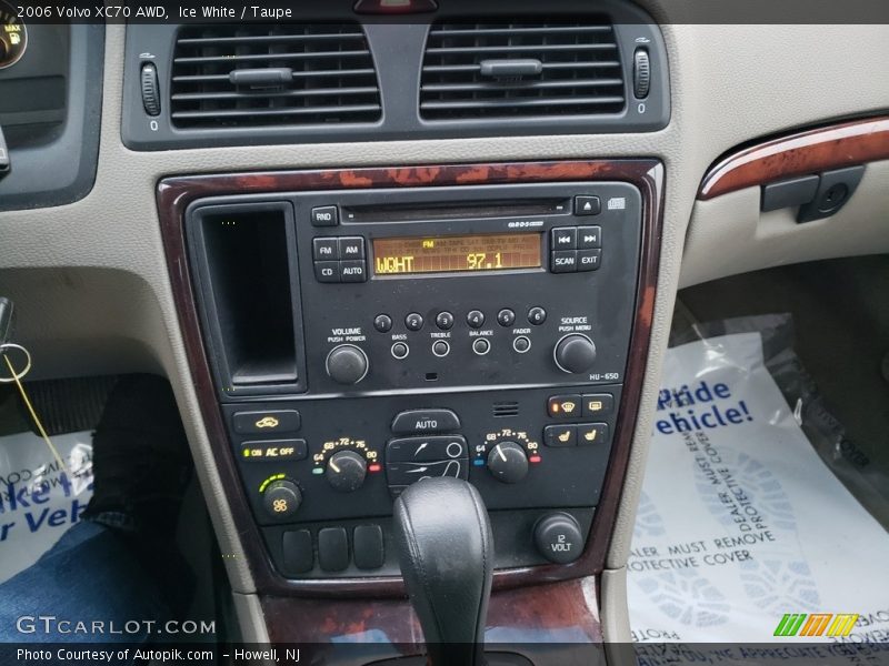 Ice White / Taupe 2006 Volvo XC70 AWD
