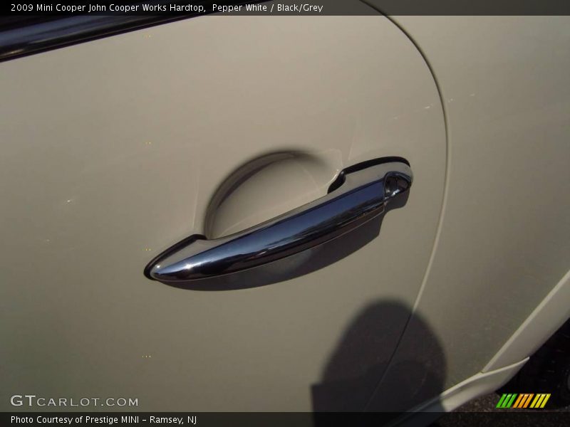 Pepper White / Black/Grey 2009 Mini Cooper John Cooper Works Hardtop