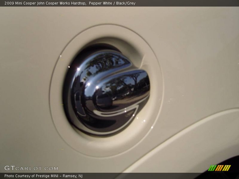 Pepper White / Black/Grey 2009 Mini Cooper John Cooper Works Hardtop