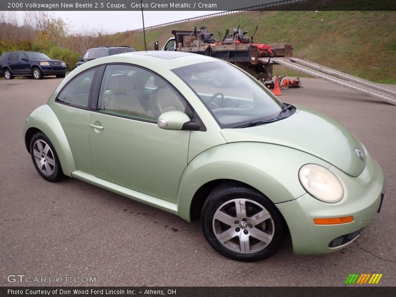 Gecko Green Metallic / Cream 2006 Volkswagen New Beetle 2.5 Coupe