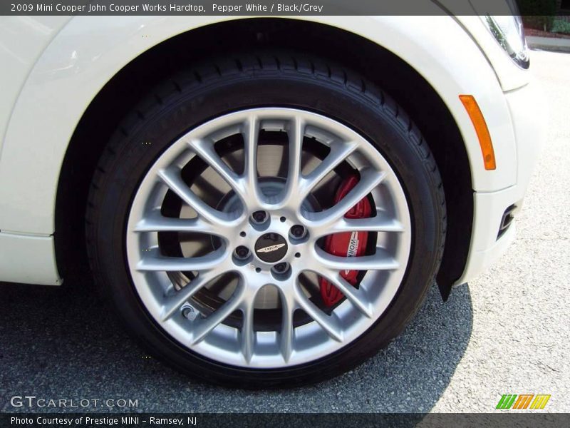 Pepper White / Black/Grey 2009 Mini Cooper John Cooper Works Hardtop