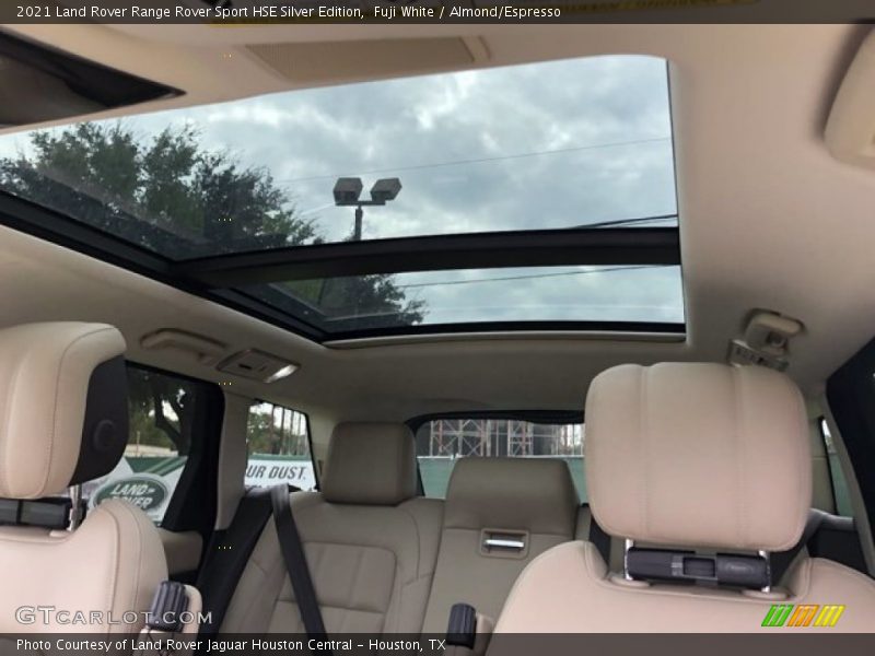 Sunroof of 2021 Range Rover Sport HSE Silver Edition