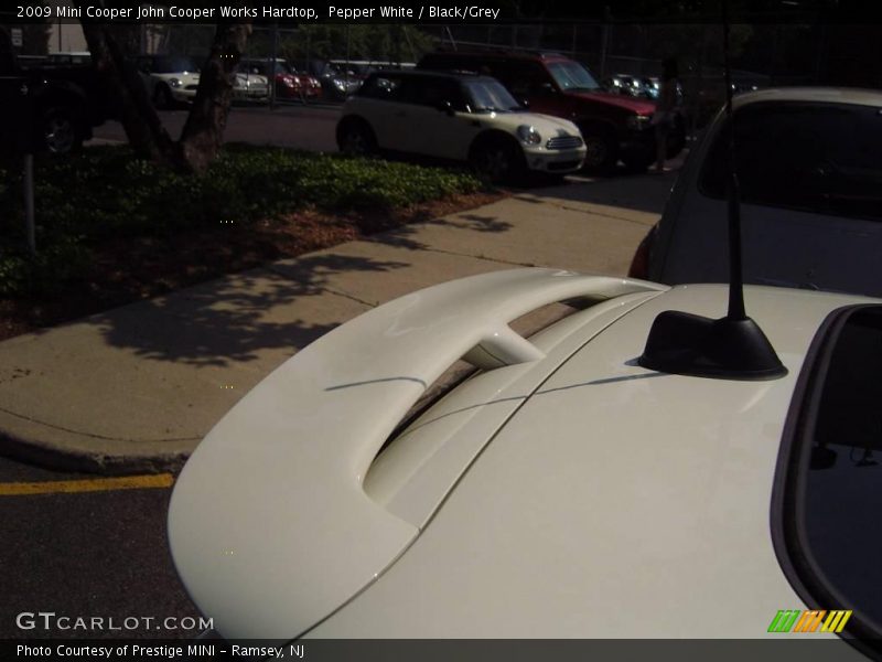 Pepper White / Black/Grey 2009 Mini Cooper John Cooper Works Hardtop