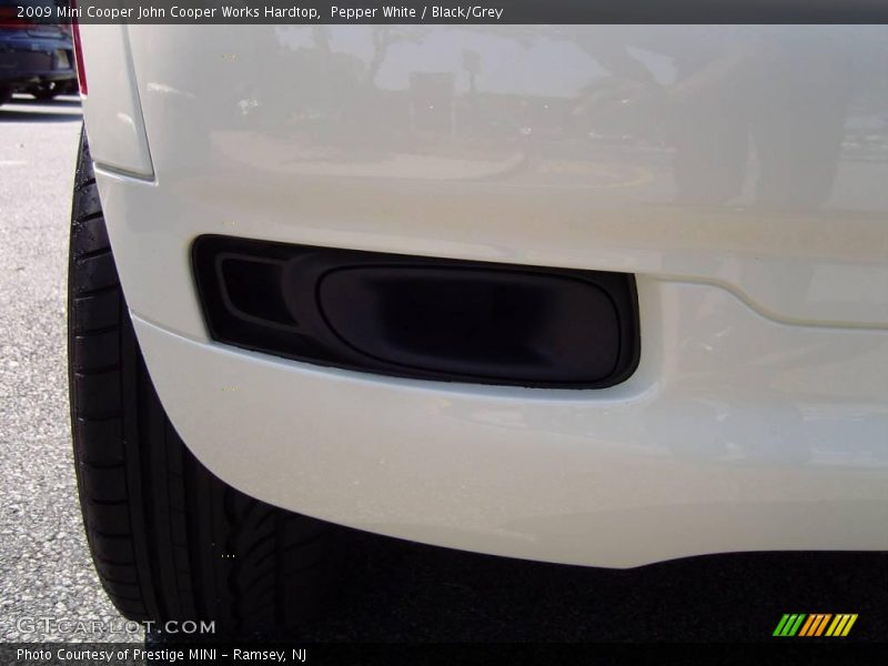 Pepper White / Black/Grey 2009 Mini Cooper John Cooper Works Hardtop