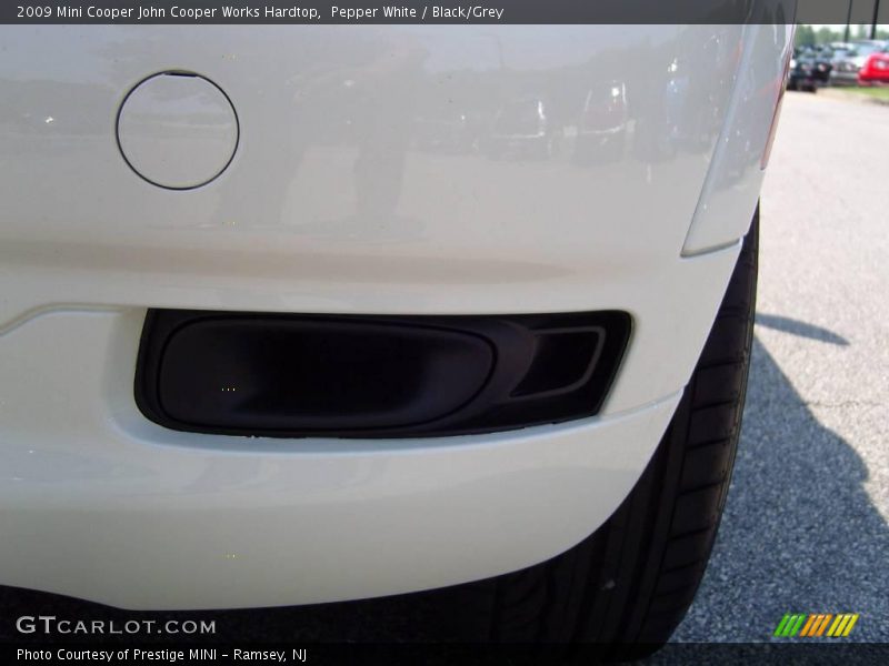Pepper White / Black/Grey 2009 Mini Cooper John Cooper Works Hardtop