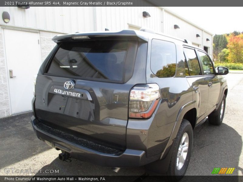 Magnetic Gray Metallic / Black/Graphite 2021 Toyota 4Runner SR5 4x4