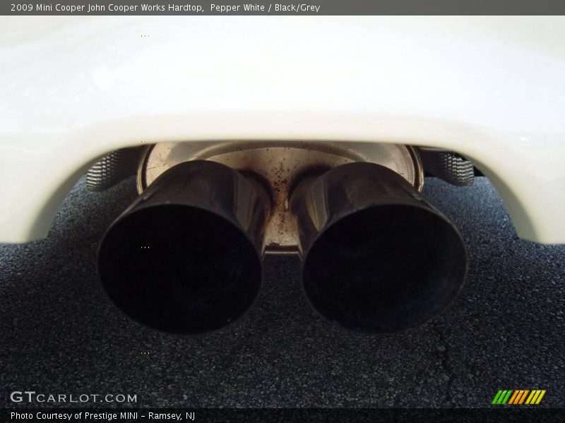 Pepper White / Black/Grey 2009 Mini Cooper John Cooper Works Hardtop