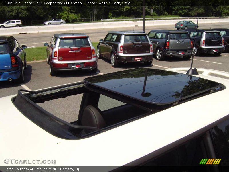 Pepper White / Black/Grey 2009 Mini Cooper John Cooper Works Hardtop