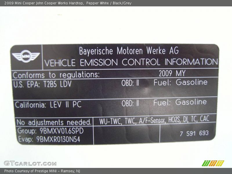 Pepper White / Black/Grey 2009 Mini Cooper John Cooper Works Hardtop