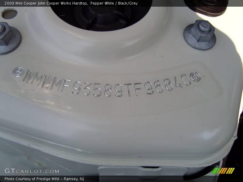 Pepper White / Black/Grey 2009 Mini Cooper John Cooper Works Hardtop