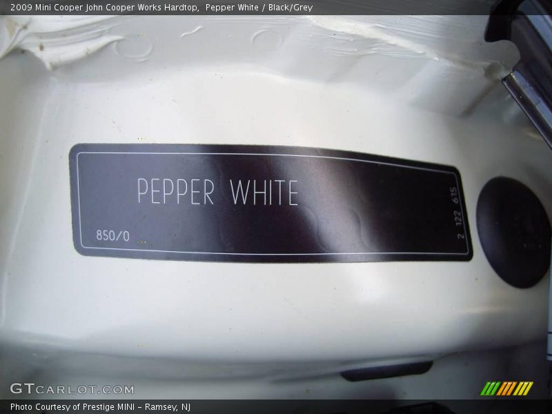 Pepper White / Black/Grey 2009 Mini Cooper John Cooper Works Hardtop