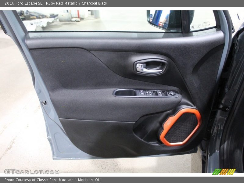 Ruby Red Metallic / Charcoal Black 2016 Ford Escape SE