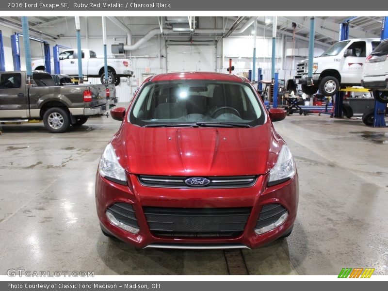 Ruby Red Metallic / Charcoal Black 2016 Ford Escape SE