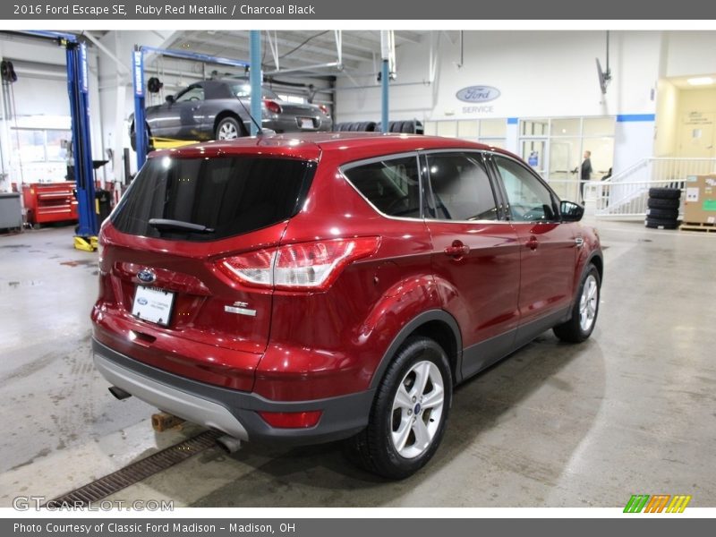 Ruby Red Metallic / Charcoal Black 2016 Ford Escape SE