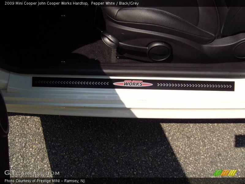 Pepper White / Black/Grey 2009 Mini Cooper John Cooper Works Hardtop