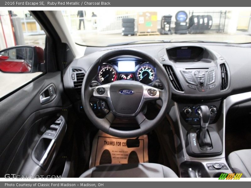 Ruby Red Metallic / Charcoal Black 2016 Ford Escape SE
