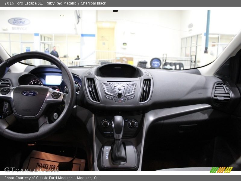Ruby Red Metallic / Charcoal Black 2016 Ford Escape SE