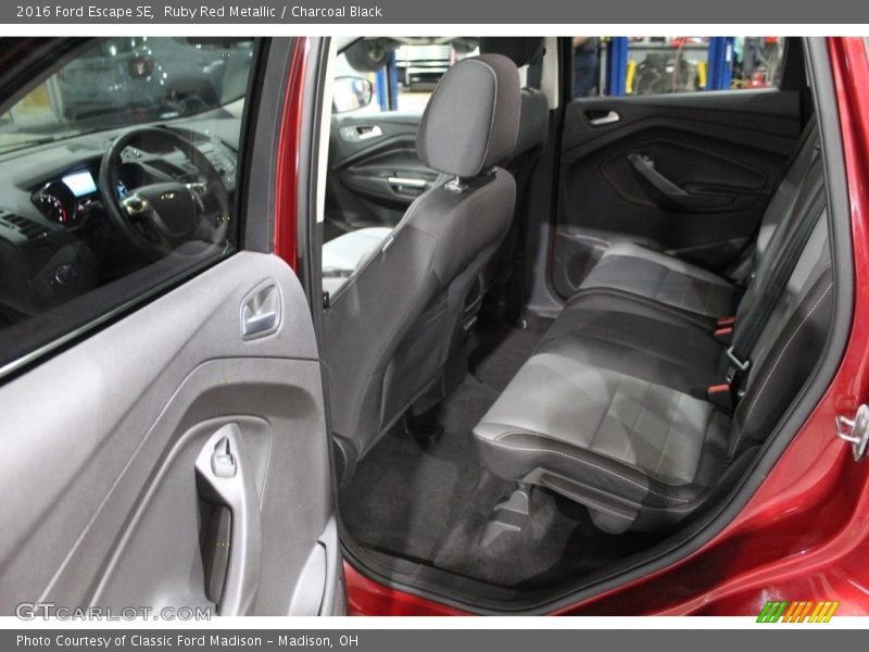 Ruby Red Metallic / Charcoal Black 2016 Ford Escape SE