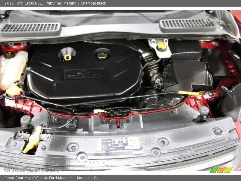 Ruby Red Metallic / Charcoal Black 2016 Ford Escape SE