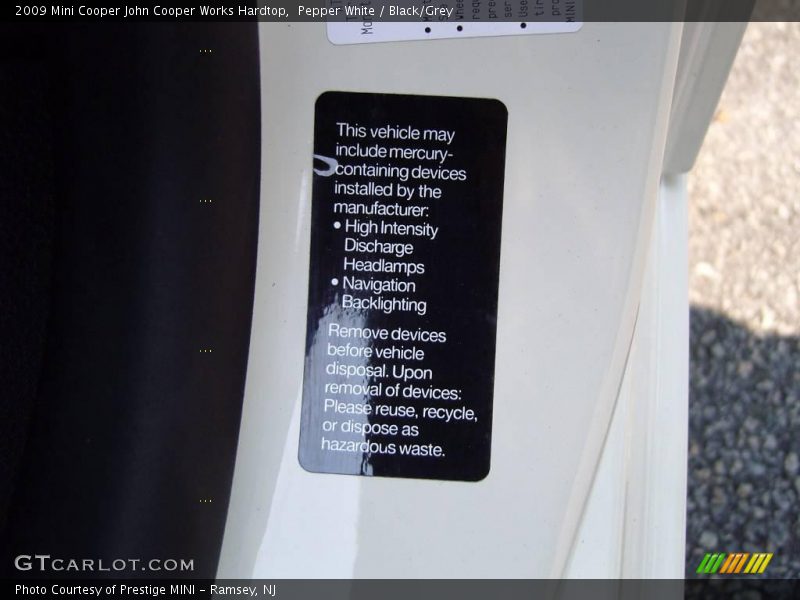 Pepper White / Black/Grey 2009 Mini Cooper John Cooper Works Hardtop