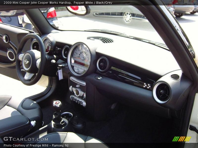 Pepper White / Black/Grey 2009 Mini Cooper John Cooper Works Hardtop