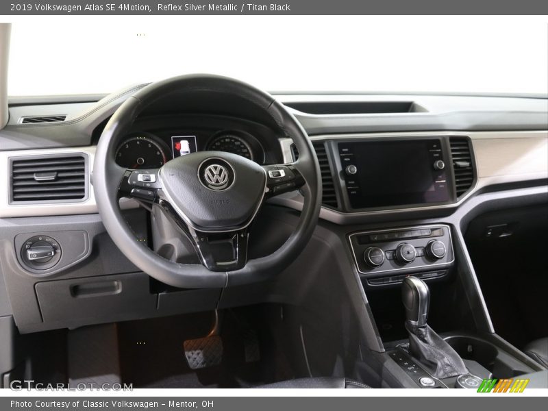 Reflex Silver Metallic / Titan Black 2019 Volkswagen Atlas SE 4Motion