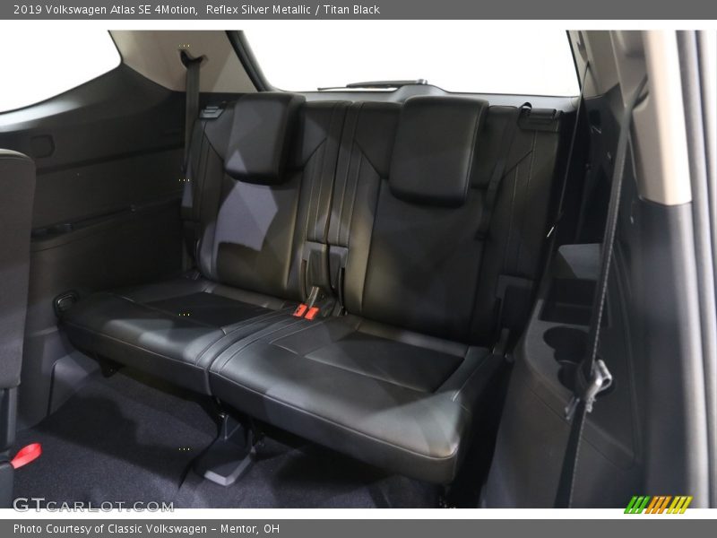 Reflex Silver Metallic / Titan Black 2019 Volkswagen Atlas SE 4Motion