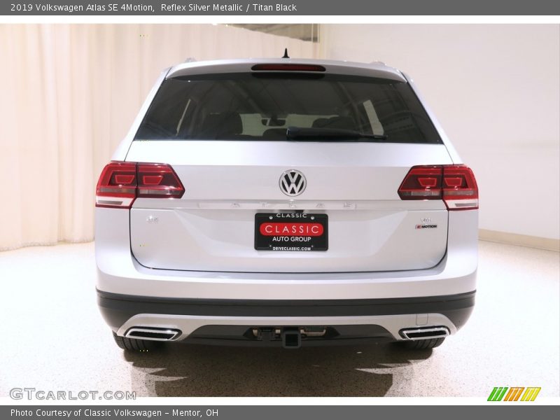 Reflex Silver Metallic / Titan Black 2019 Volkswagen Atlas SE 4Motion