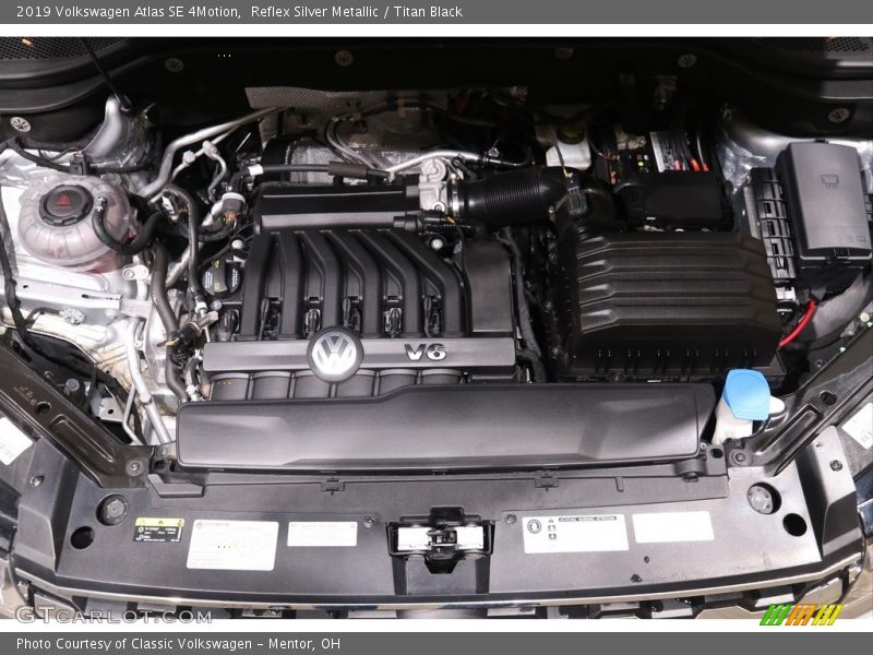 Reflex Silver Metallic / Titan Black 2019 Volkswagen Atlas SE 4Motion