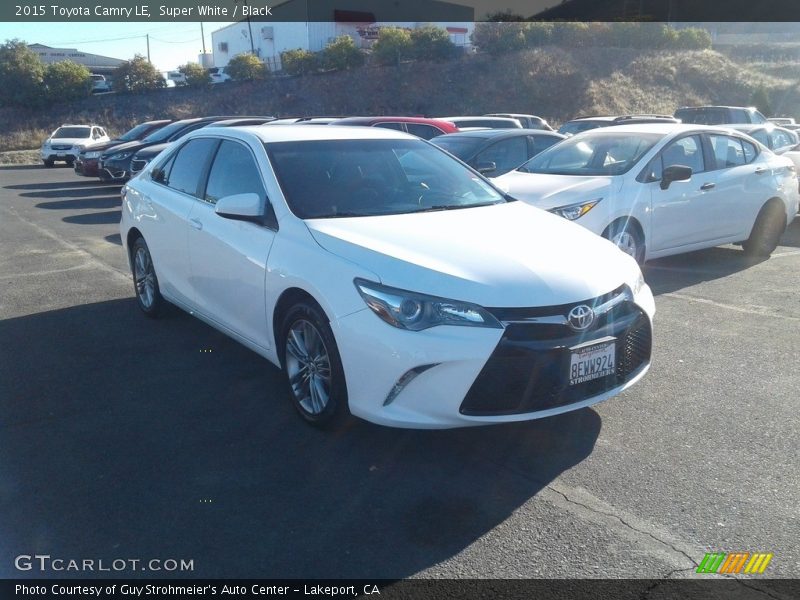 Super White / Black 2015 Toyota Camry LE