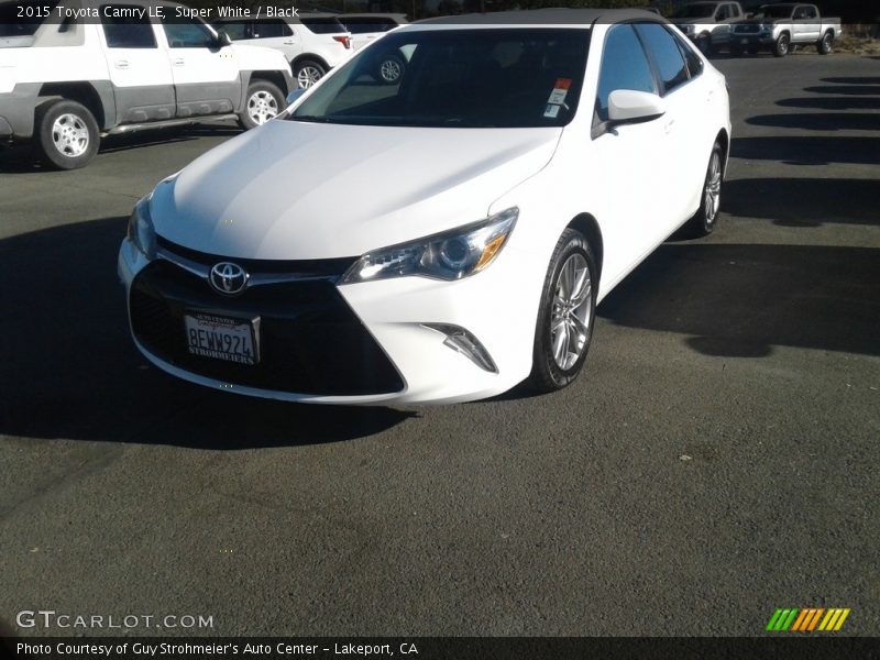 Super White / Black 2015 Toyota Camry LE