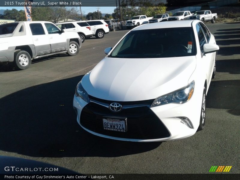 Super White / Black 2015 Toyota Camry LE