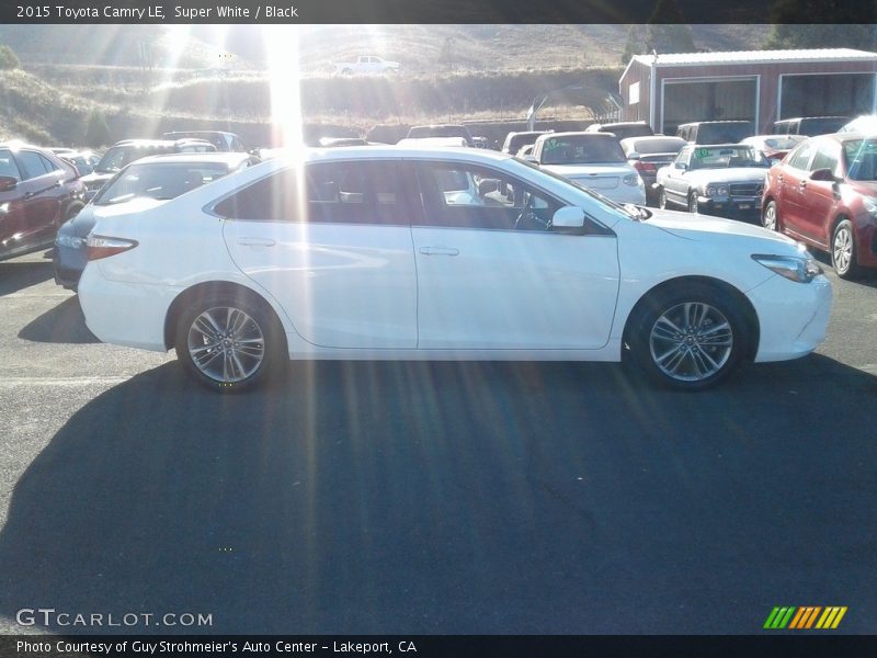 Super White / Black 2015 Toyota Camry LE