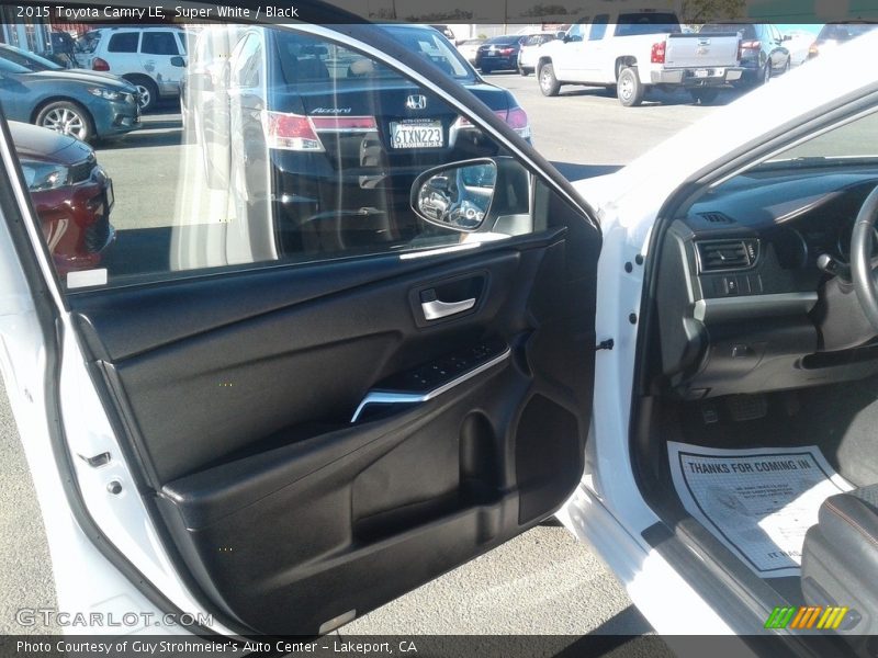 Super White / Black 2015 Toyota Camry LE