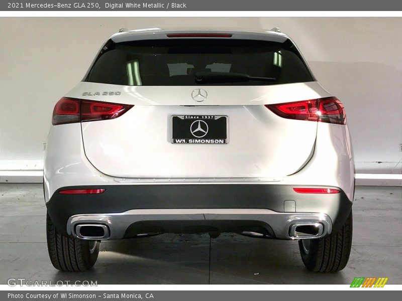 Digital White Metallic / Black 2021 Mercedes-Benz GLA 250