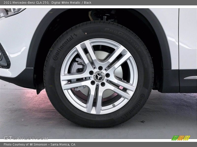 Digital White Metallic / Black 2021 Mercedes-Benz GLA 250
