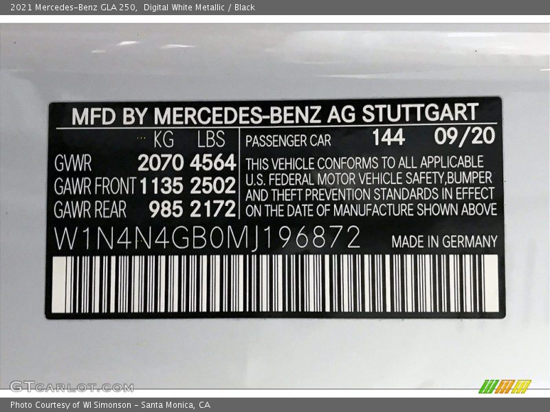 Digital White Metallic / Black 2021 Mercedes-Benz GLA 250