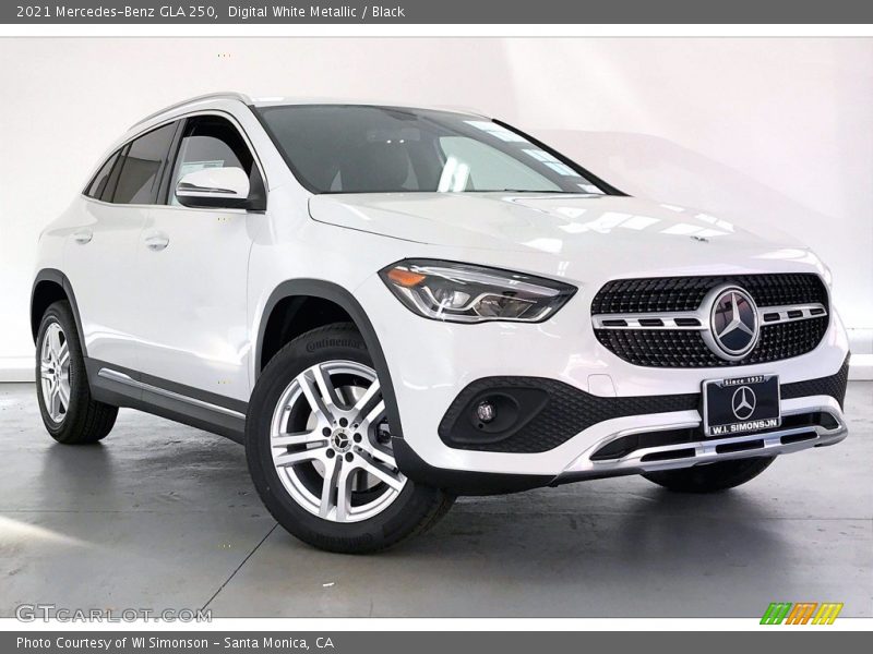 Digital White Metallic / Black 2021 Mercedes-Benz GLA 250
