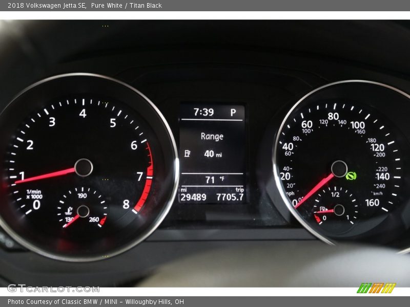 Pure White / Titan Black 2018 Volkswagen Jetta SE